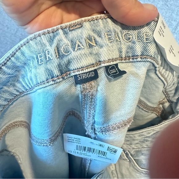 American Eagle Strigid Mom Jean Lightwash Whitewash Sz 14S AEO New Petite Short - Picture 7 of 14